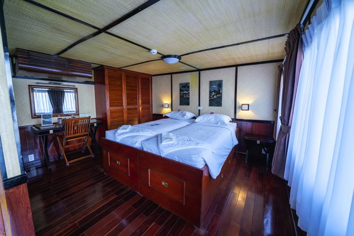 Main Deck 2 Beds